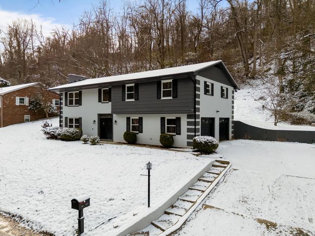 5 Cavalier Drive, Huntington, WV 25701