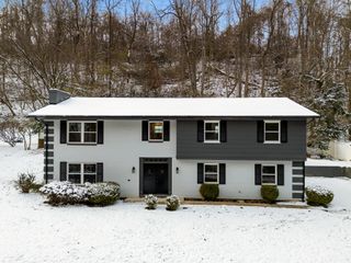 5 Cavalier Drive, Huntington, WV 25701