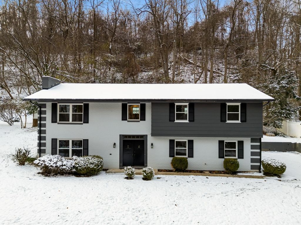 5 Cavalier Drive, Huntington, WV 25701