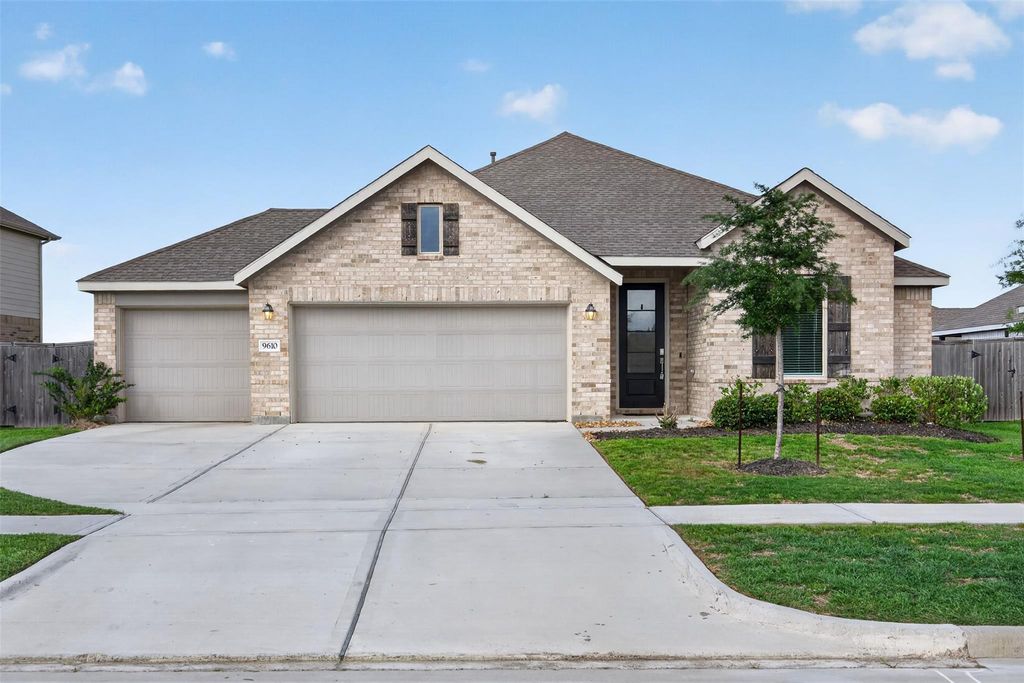 9610 Sterling Arbor Drive, Baytown, TX 77521