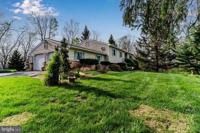 24 RICHLAND RD, Carlisle, PA 17015