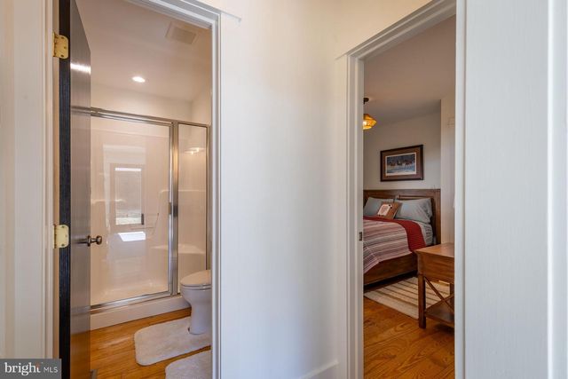 48 STEAMBOAT RD, Irvington, VA 22480