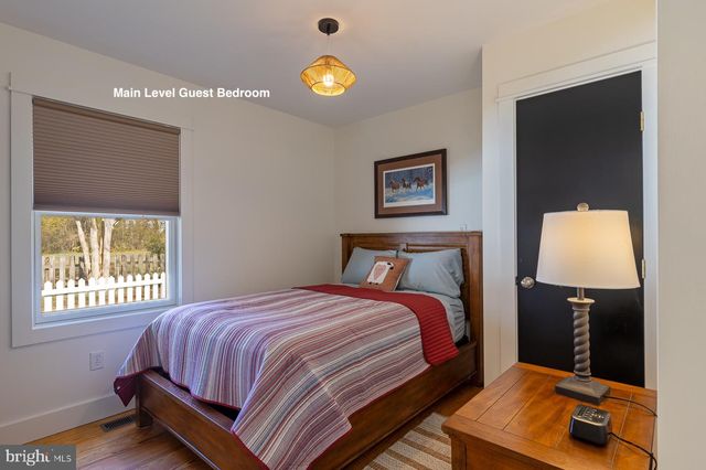 48 STEAMBOAT RD, Irvington, VA 22480