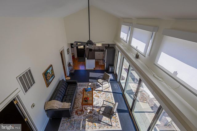 48 STEAMBOAT RD, Irvington, VA 22480