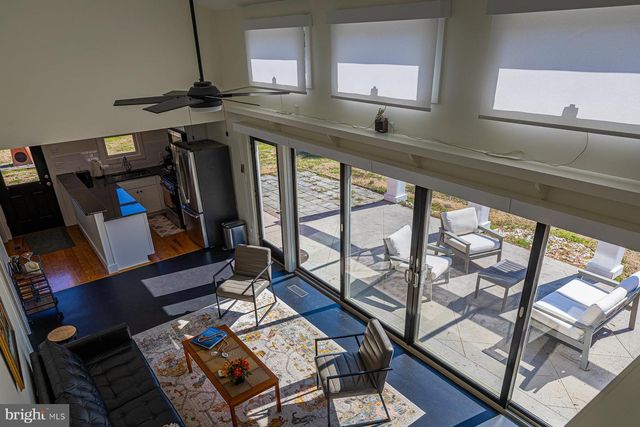 48 STEAMBOAT RD, Irvington, VA 22480