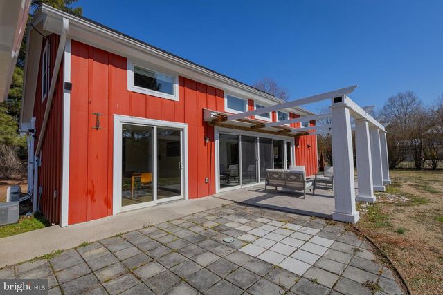 48 STEAMBOAT RD, Irvington, VA 22480