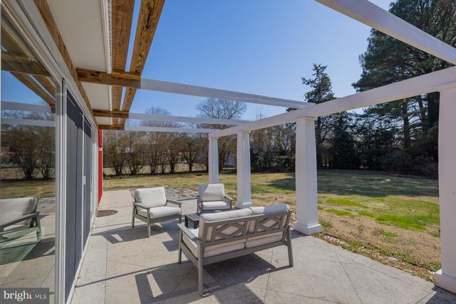 48 STEAMBOAT RD, Irvington, VA 22480