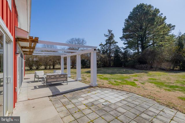 48 STEAMBOAT RD, Irvington, VA 22480