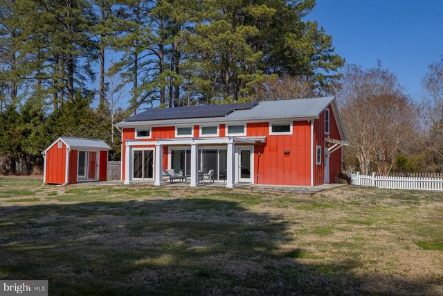 48 STEAMBOAT RD, Irvington, VA 22480