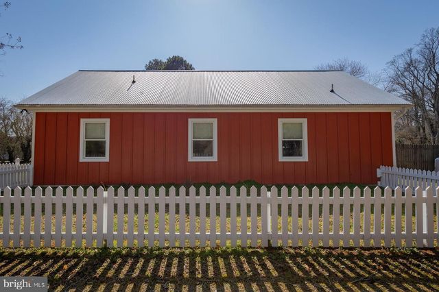 48 STEAMBOAT RD, Irvington, VA 22480