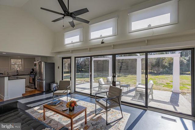 48 STEAMBOAT RD, Irvington, VA 22480