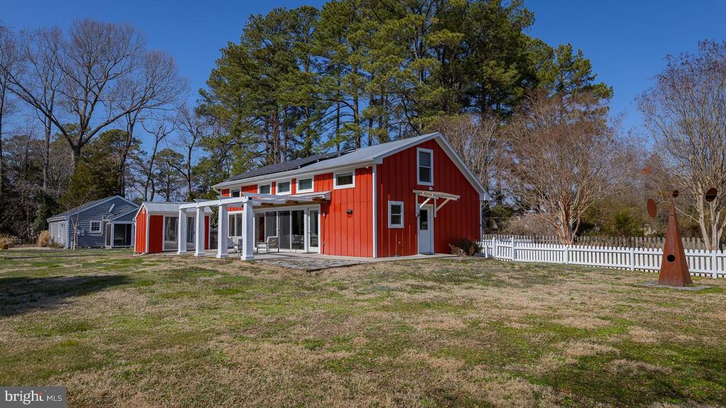 48 STEAMBOAT RD, Irvington, VA 22480