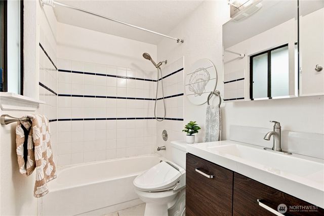 3849 166th Avenue SE, Bellevue, WA 98008