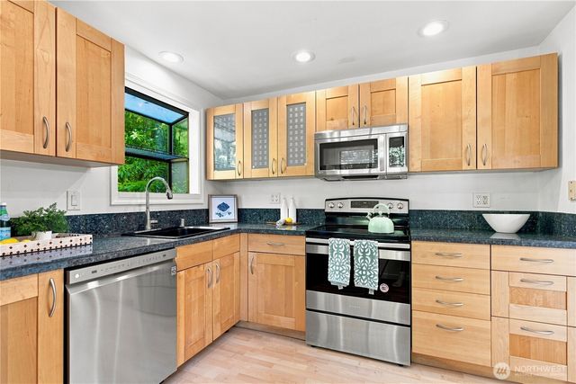 3849 166th Avenue SE, Bellevue, WA 98008