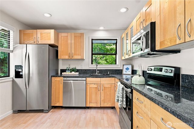 3849 166th Avenue SE, Bellevue, WA 98008