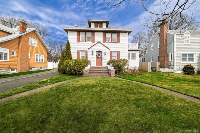 18 Phipps Avenue, East Rockaway, NY 11518