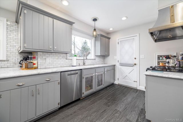 18 Phipps Avenue, East Rockaway, NY 11518