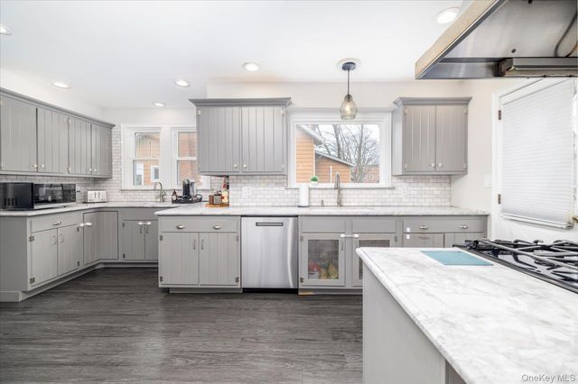 18 Phipps Avenue, East Rockaway, NY 11518