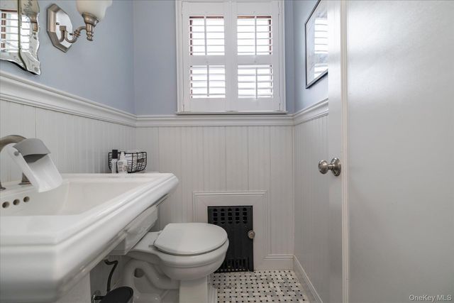 18 Phipps Avenue, East Rockaway, NY 11518