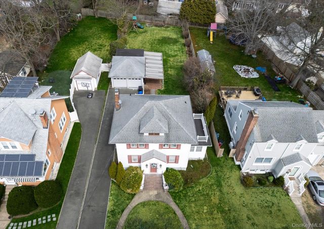 18 Phipps Avenue, East Rockaway, NY 11518