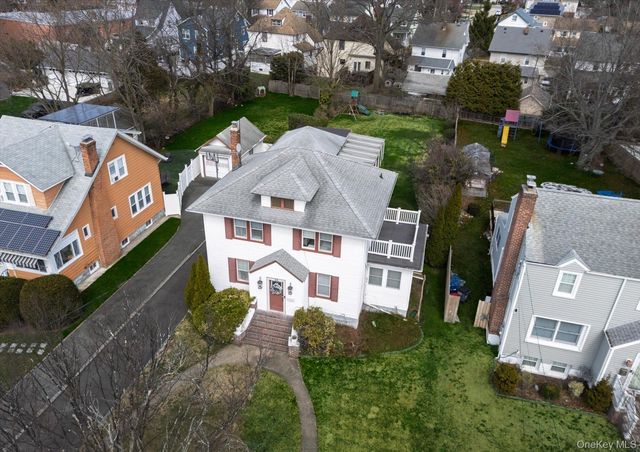 18 Phipps Avenue, East Rockaway, NY 11518