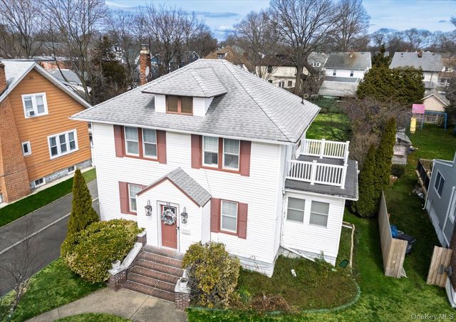 18 Phipps Avenue, East Rockaway, NY 11518