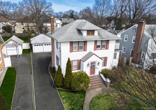 18 Phipps Avenue, East Rockaway, NY 11518