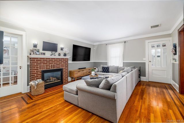 18 Phipps Avenue, East Rockaway, NY 11518