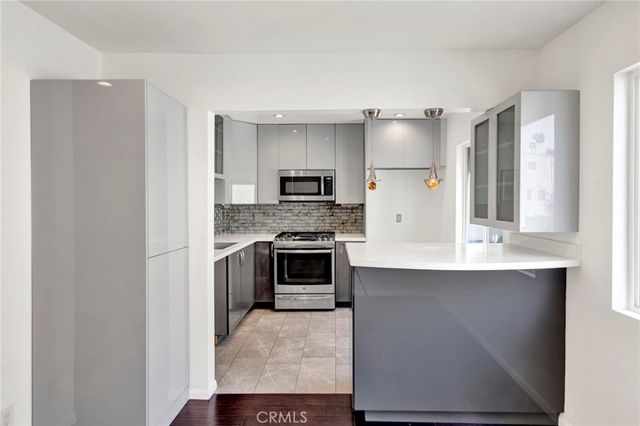 9745 Via Roma, Burbank, CA 91504