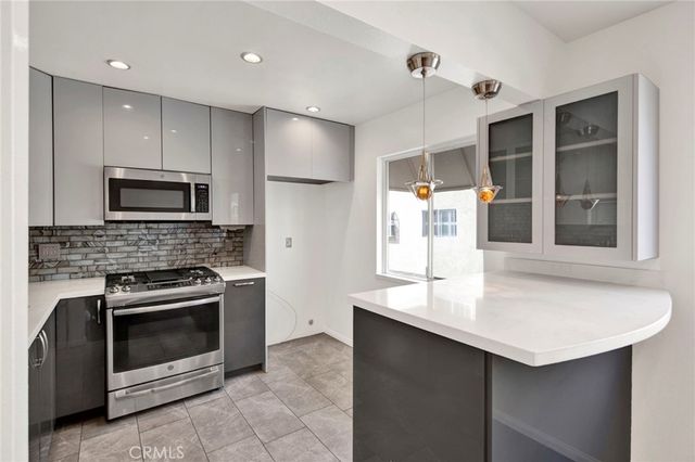 9745 Via Roma, Burbank, CA 91504