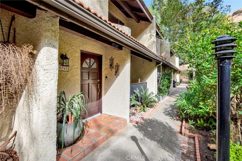 9745 Via Roma, Burbank, CA 91504