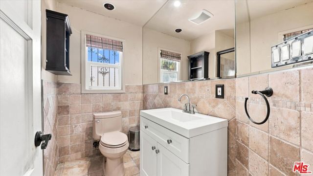 5760 Valley Ridge Drive, Los Angeles, CA 90043