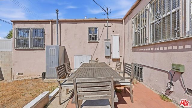 5760 Valley Ridge Drive, Los Angeles, CA 90043