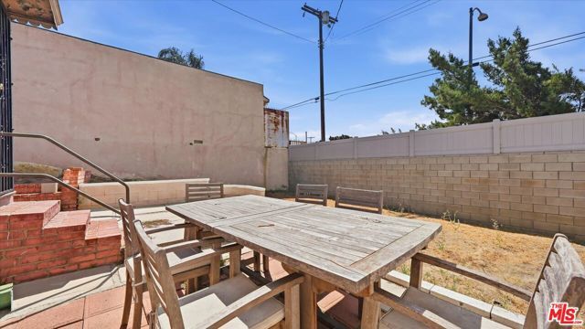5760 Valley Ridge Drive, Los Angeles, CA 90043