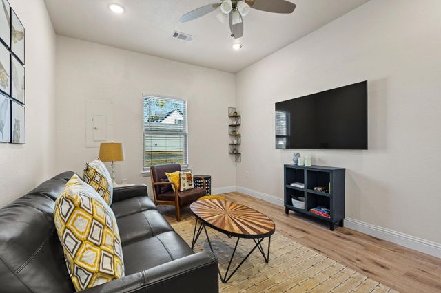 210 Hiland Lane, Pottsboro, TX 75076