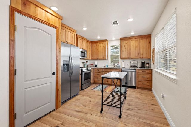 210 Hiland Lane, Pottsboro, TX 75076