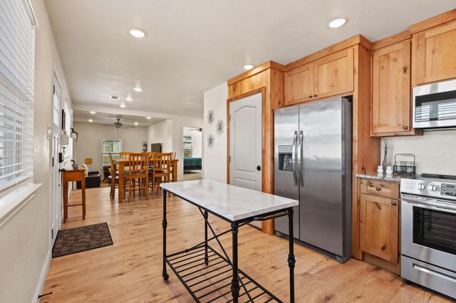 210 Hiland Lane, Pottsboro, TX 75076