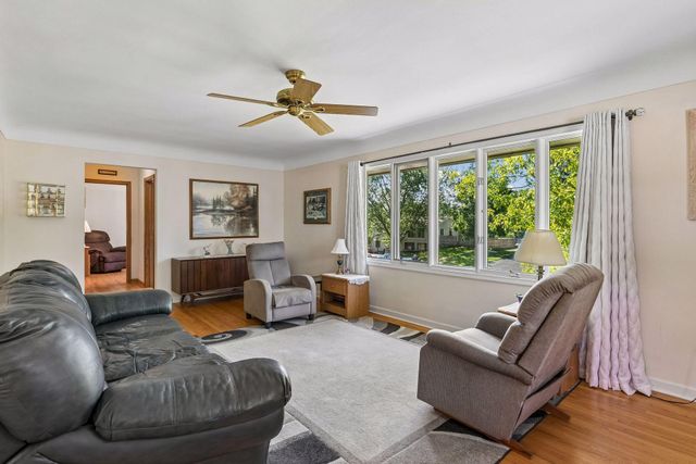 2704 Shawnee Lane, Burnsville, MN 55337