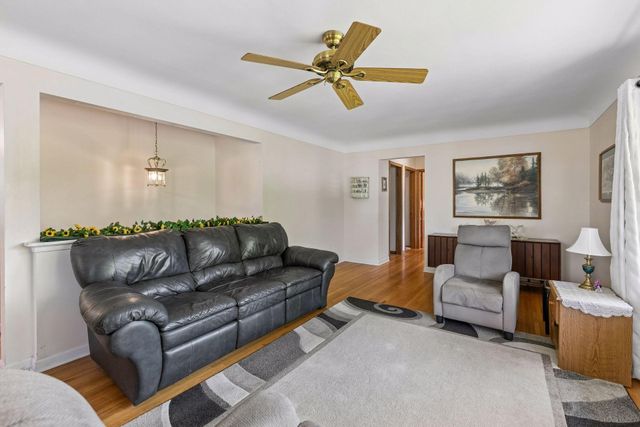 2704 Shawnee Lane, Burnsville, MN 55337