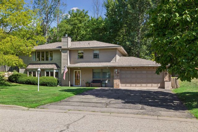 2704 Shawnee Lane, Burnsville, MN 55337