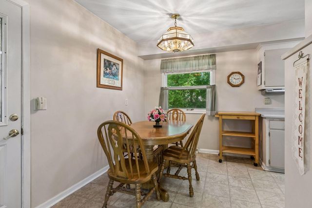 2704 Shawnee Lane, Burnsville, MN 55337