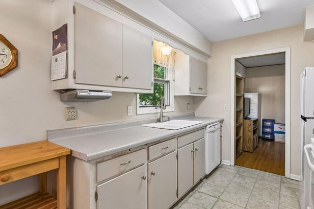 2704 Shawnee Lane, Burnsville, MN 55337