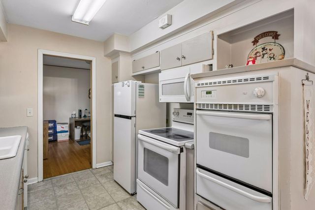 2704 Shawnee Lane, Burnsville, MN 55337