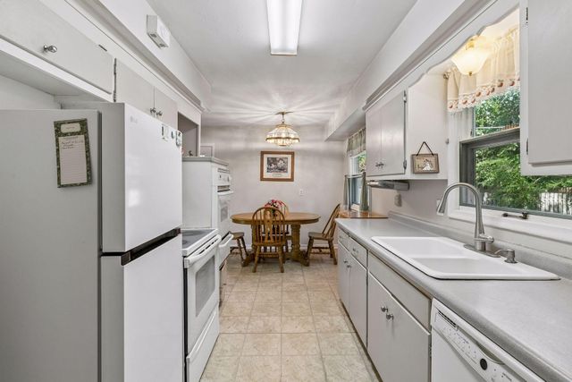 2704 Shawnee Lane, Burnsville, MN 55337