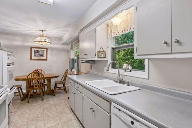 2704 Shawnee Lane, Burnsville, MN 55337