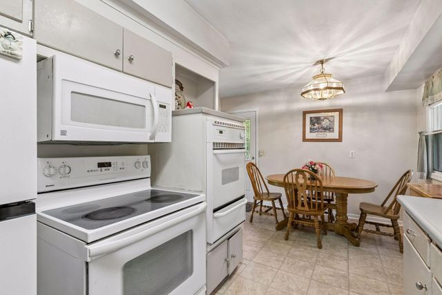 2704 Shawnee Lane, Burnsville, MN 55337