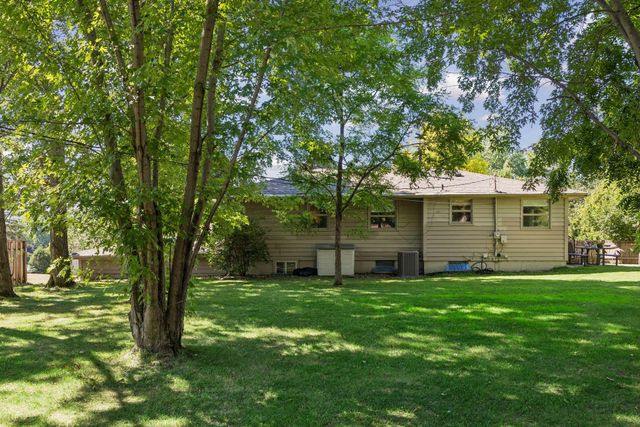 2704 Shawnee Lane, Burnsville, MN 55337