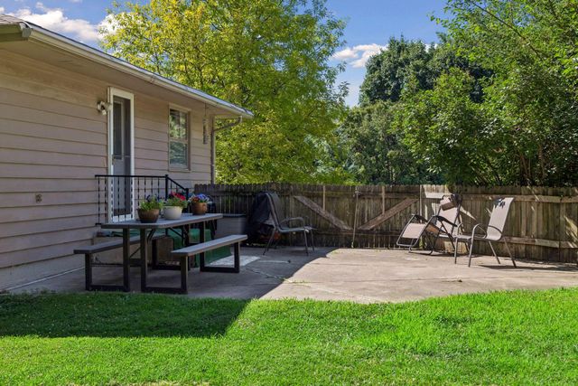 2704 Shawnee Lane, Burnsville, MN 55337