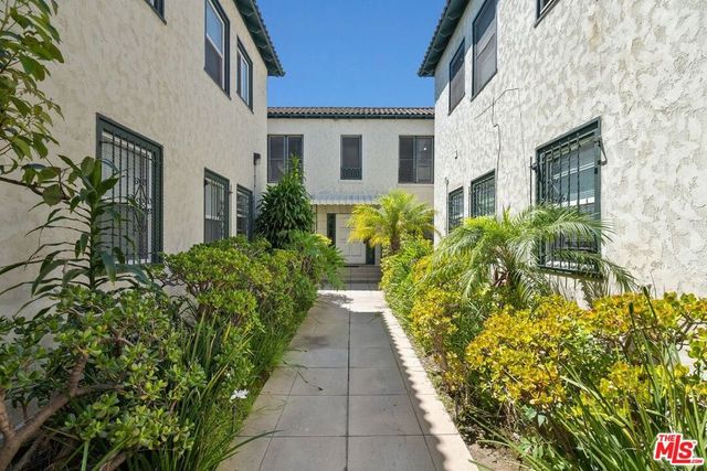 1415 S St Andrews Place, Los Angeles, CA 90019