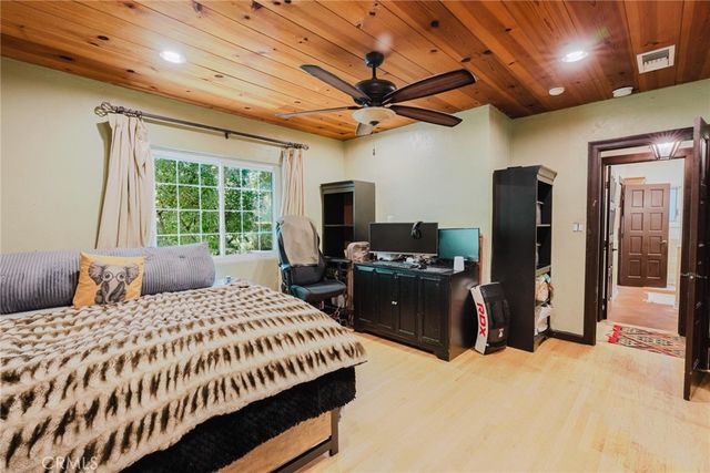 24713 Choke Cherry Lane, Newhall, CA 91321